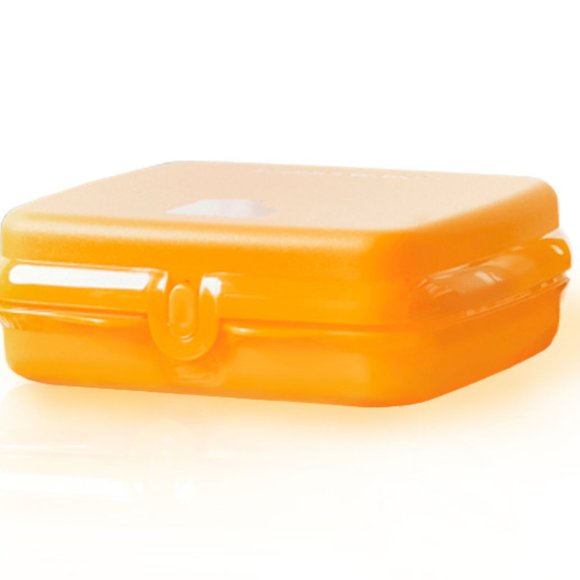Tupperware Sandwich Keeper Container Orange - Picture 1 of 1